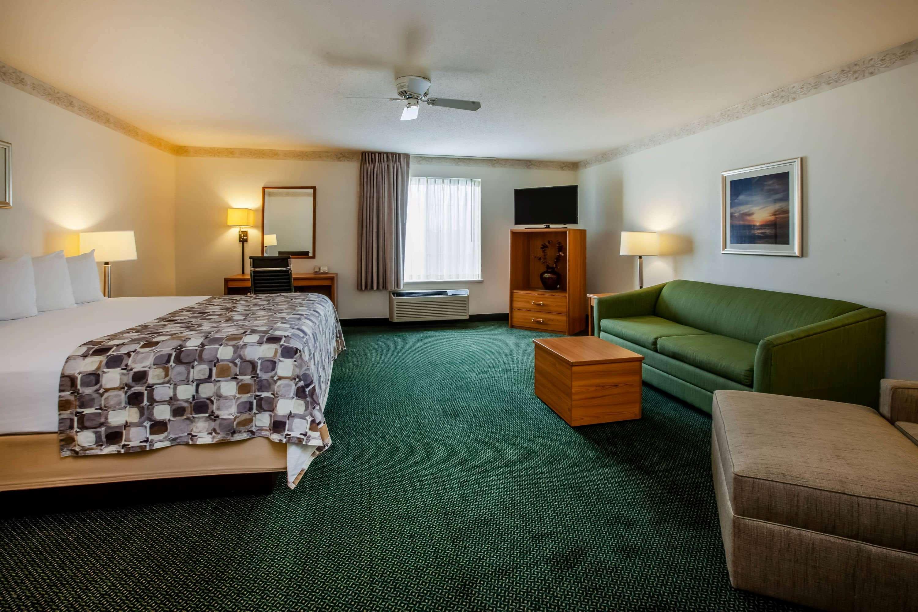 HOTEL BAYMONT BY WYNDHAM MACKINAW CITY, MI 3* (United States) - from £ 56 |  HOTELMIX